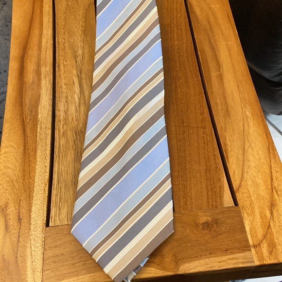 Studio Tie - Picture 3 of 6